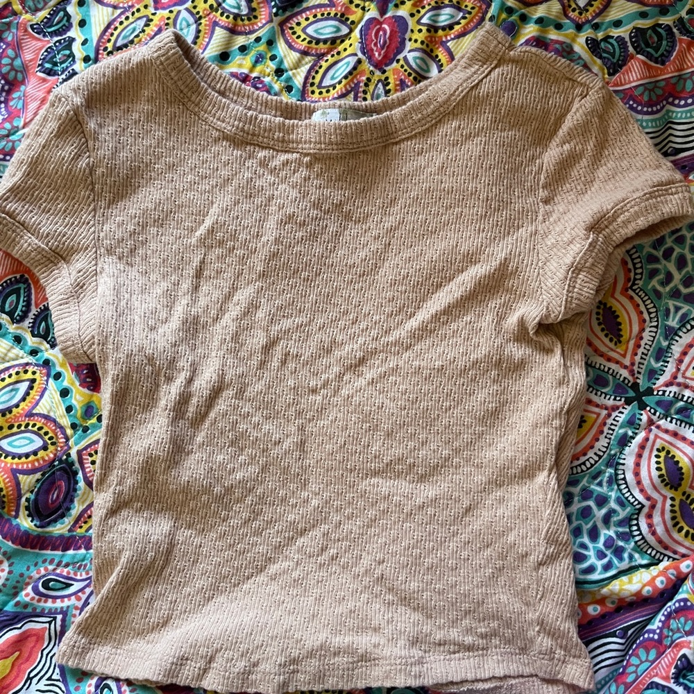 cropped light pink shirt